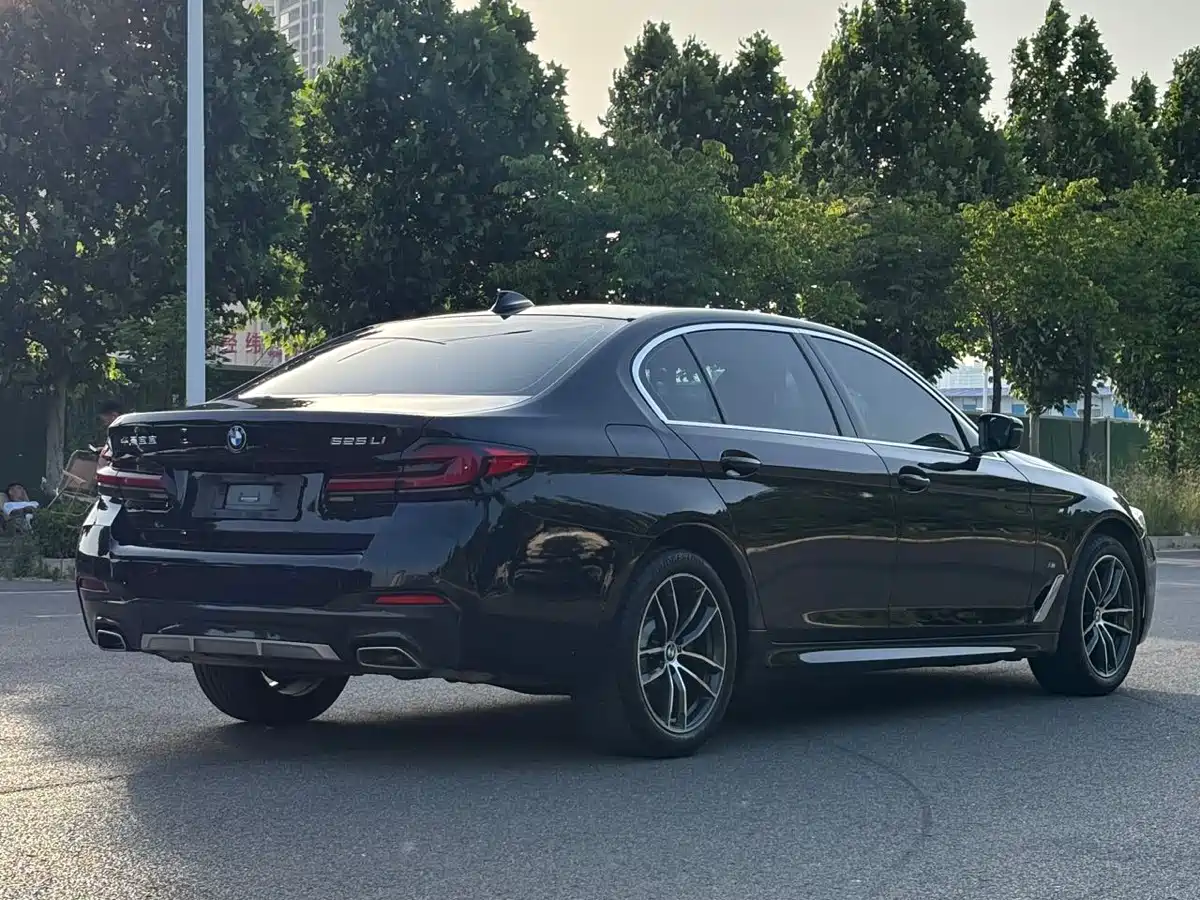 BMW 5 Series 2022 525Li M Sport Package фото 16