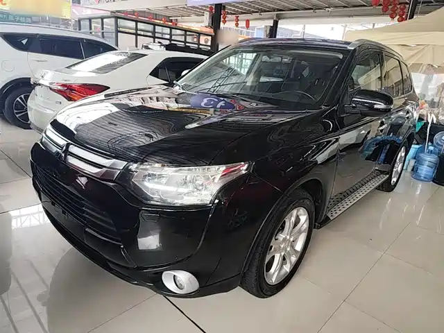  Mitsubishi Outlander (Import) 2014 2.4L 4WD Luxury Value Edition 5-seater