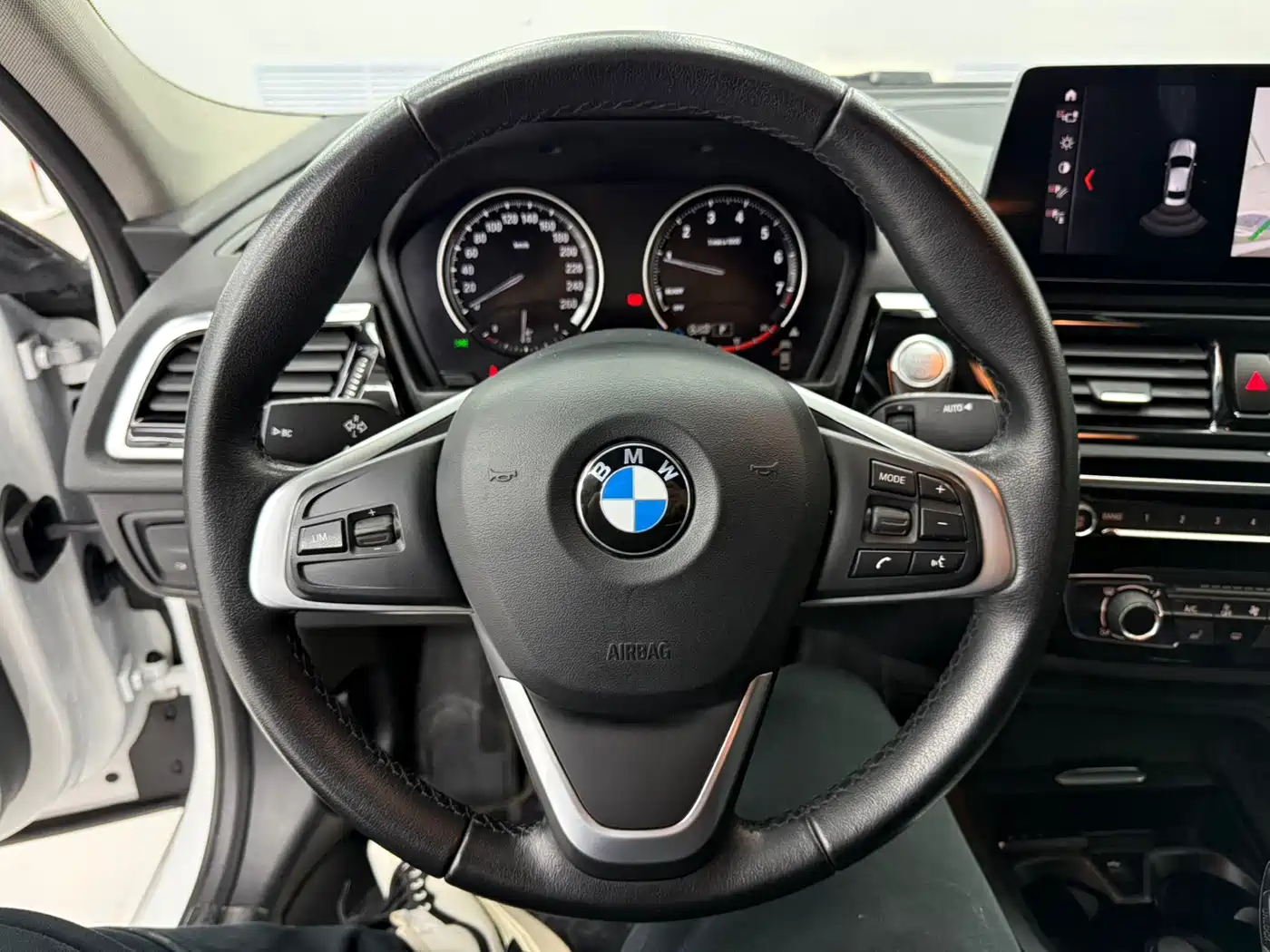 BMW 1 Series 2023 120i M Sport фото 7