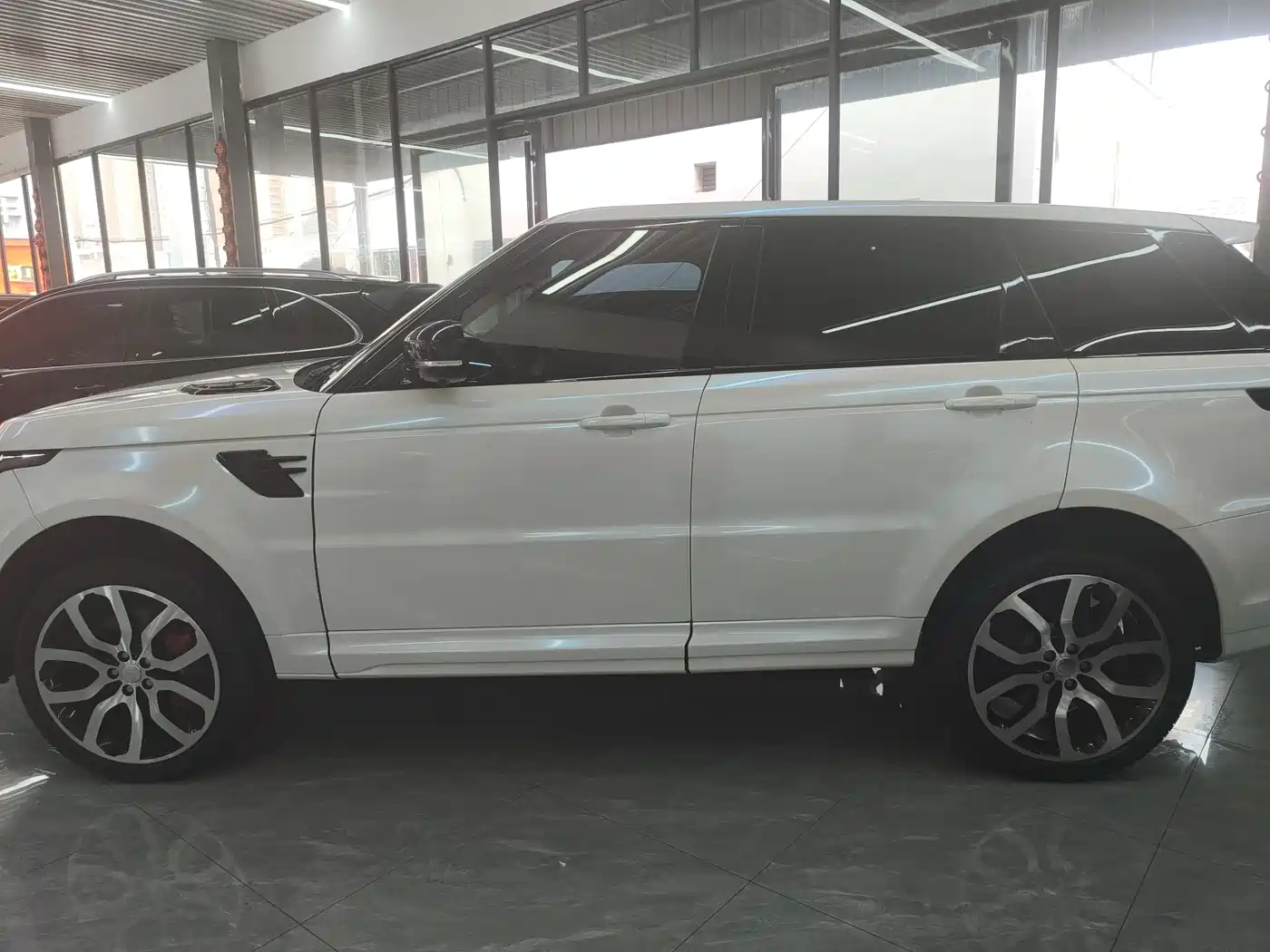 Land Rover Range Rover Sport 2015 3.0 SDV6 HSE фото 14