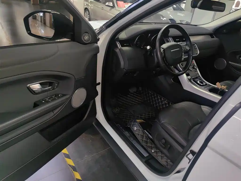 Land Rover Range Rover Evoque 2017 2.0T SE Smart Shine Edition фото 12