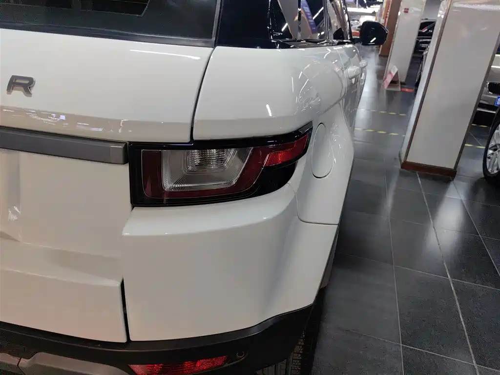 Land Rover Range Rover Evoque 2017 2.0T SE Smart Shine Edition фото 24