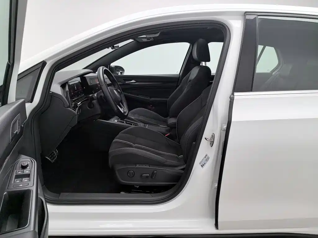 Photo 10 - Volkswagen Golf