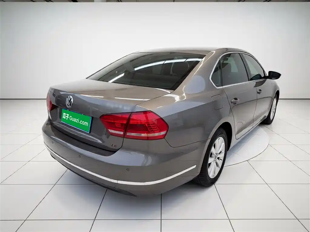 Volkswagen Passat 2014 1.8TSI DSG Luxury Edition фото 7
