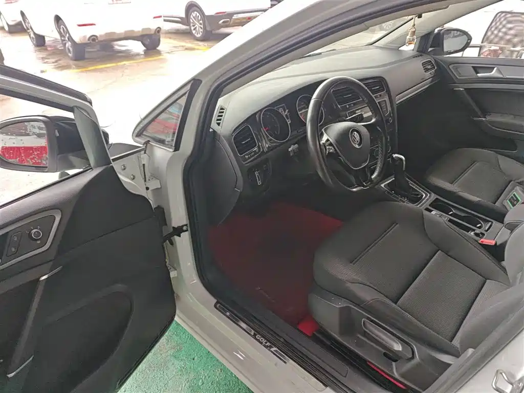 Volkswagen Golf 2017 230TSI Auto Comfort Millionth Anniversary Edition фото 16