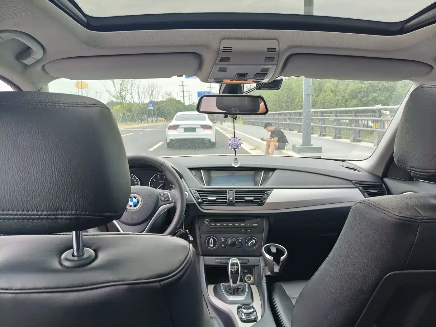 BMW X1 2014 sDrive18i Fashion Edition фото 9