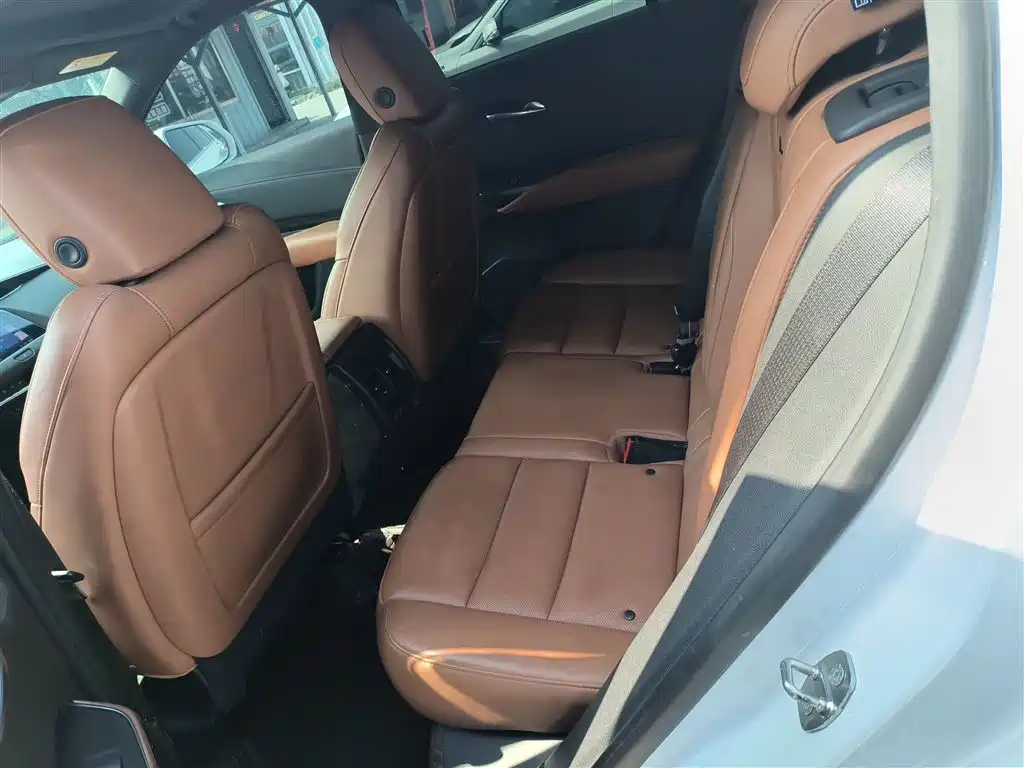 CADILLAC XT4