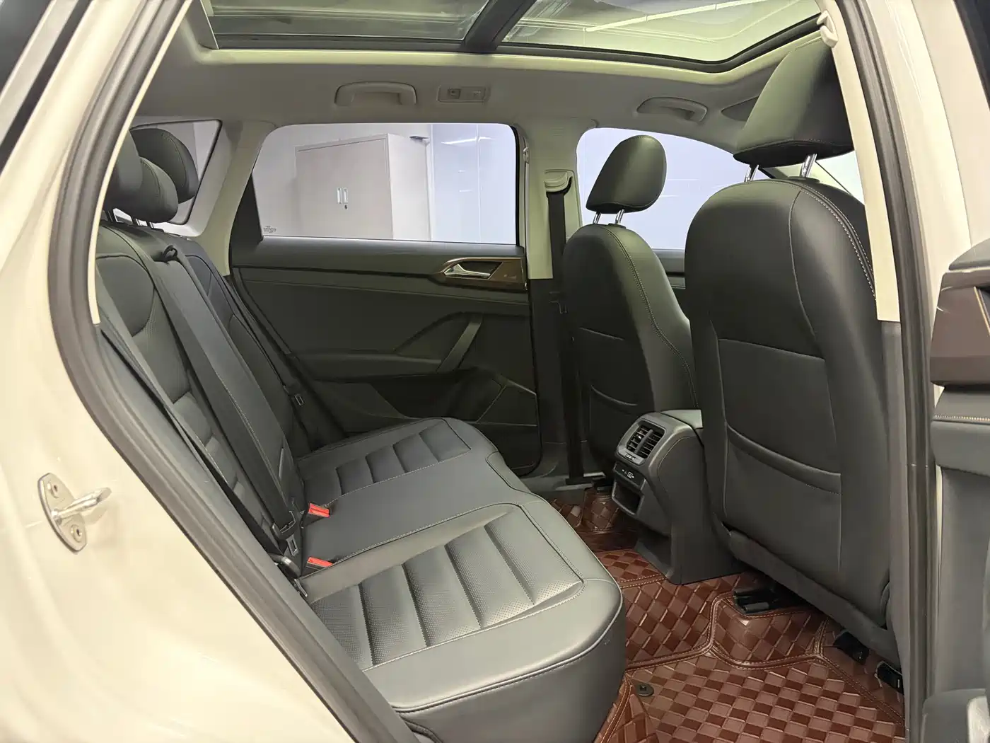Volkswagen Tharu 2022 280TSI FWD Luxury Edition фото 13