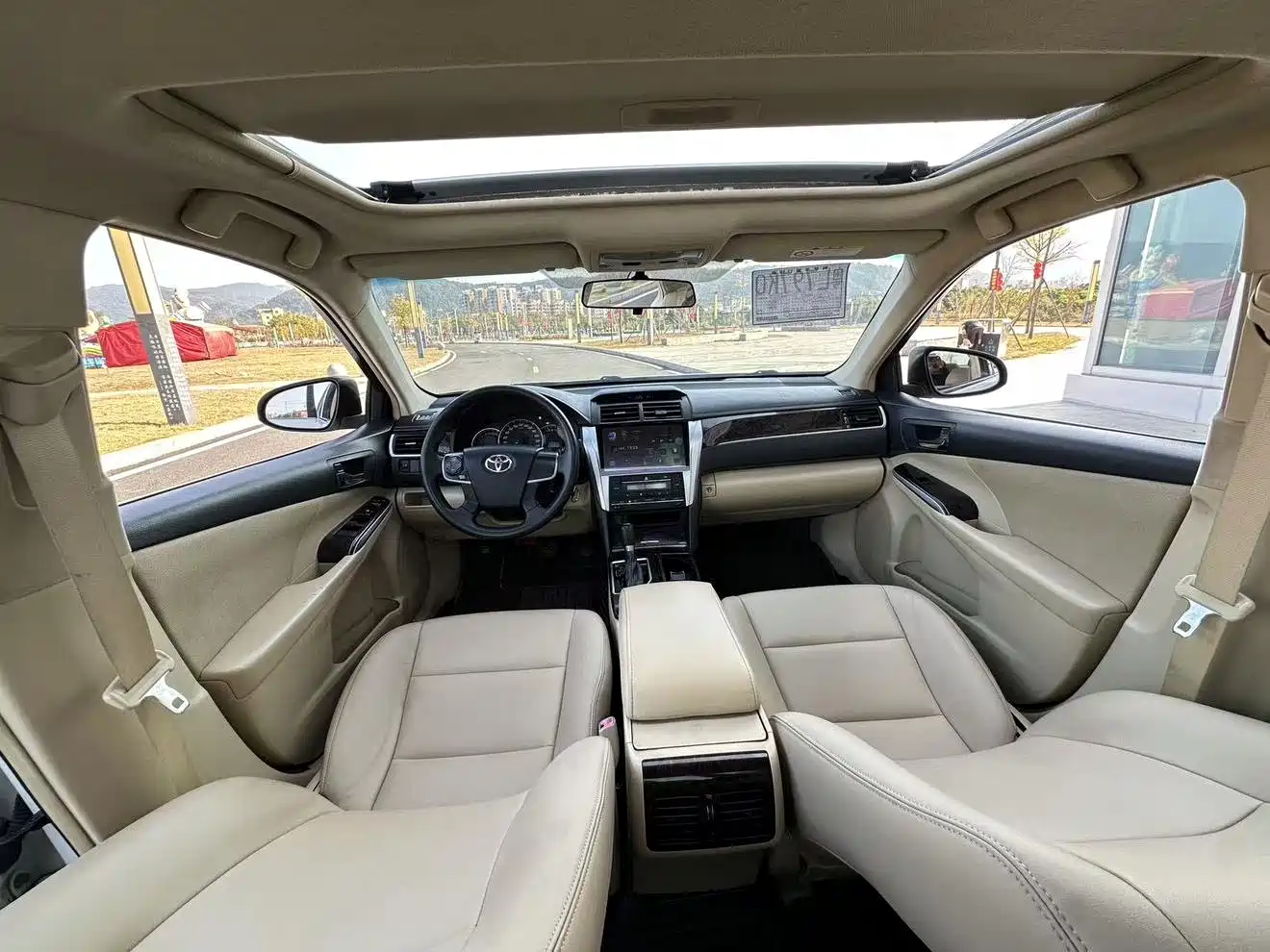 Toyota Camry 2016 2.0E 10th Anniversary Elite Edition фото 14