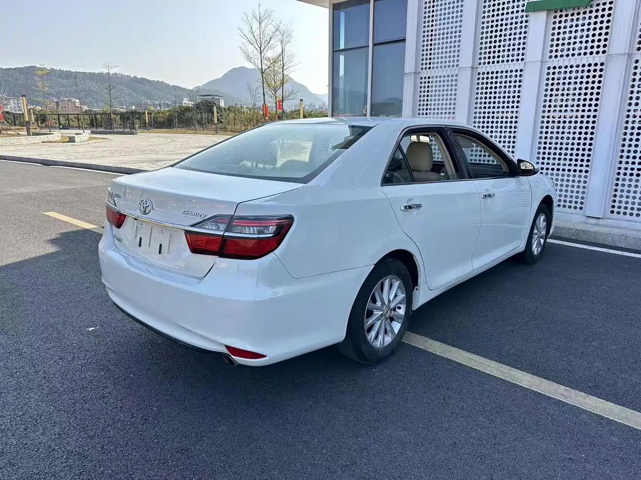 Toyota Camry 2016 2.0E 10th Anniversary Elite Edition фото 23