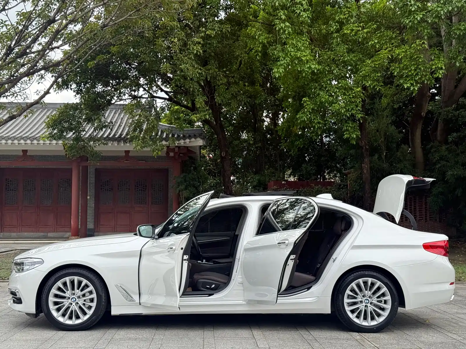صورة 13 - BMW 5 Series