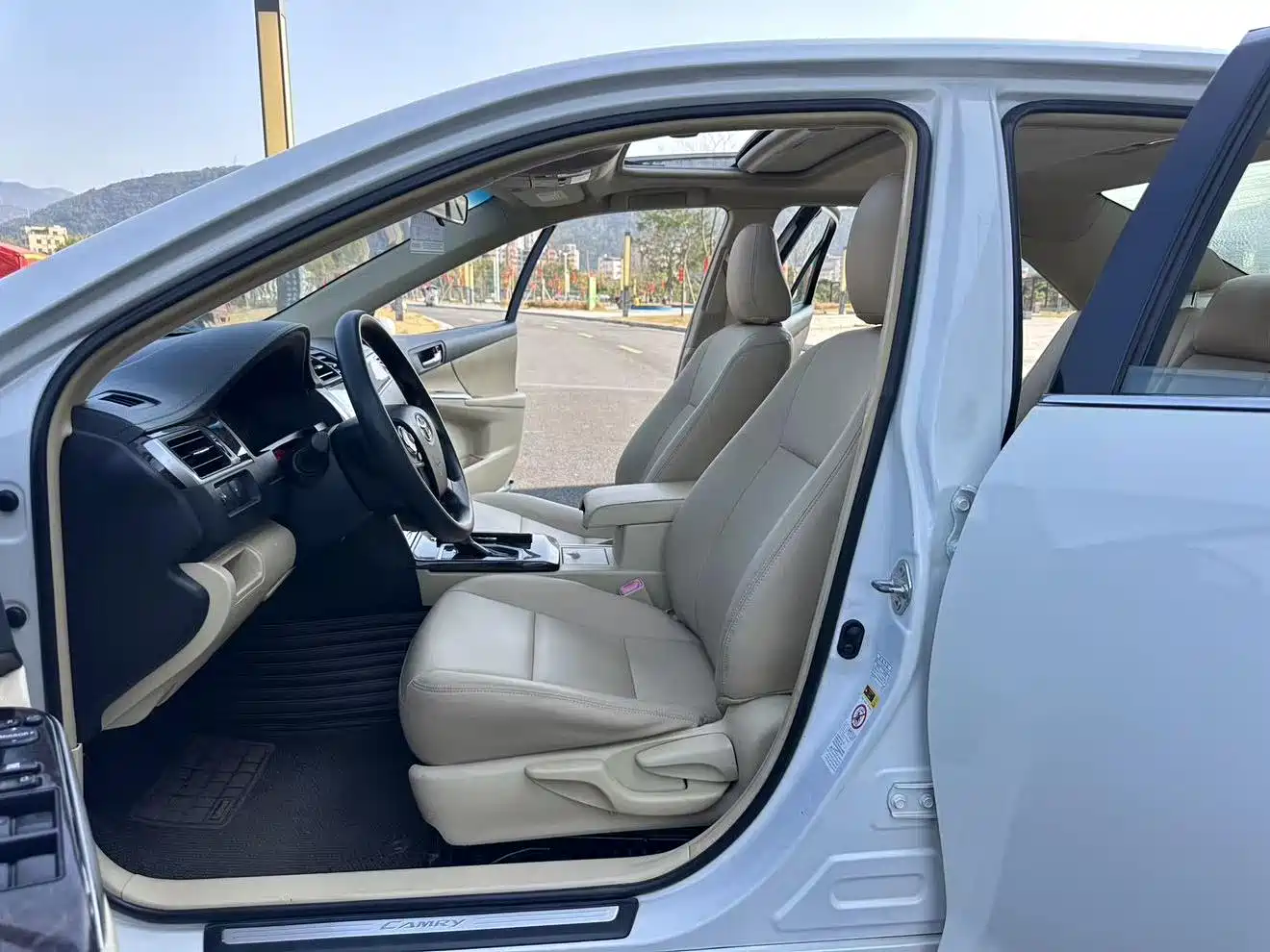Toyota Camry 2016 2.0E 10th Anniversary Elite Edition фото 22