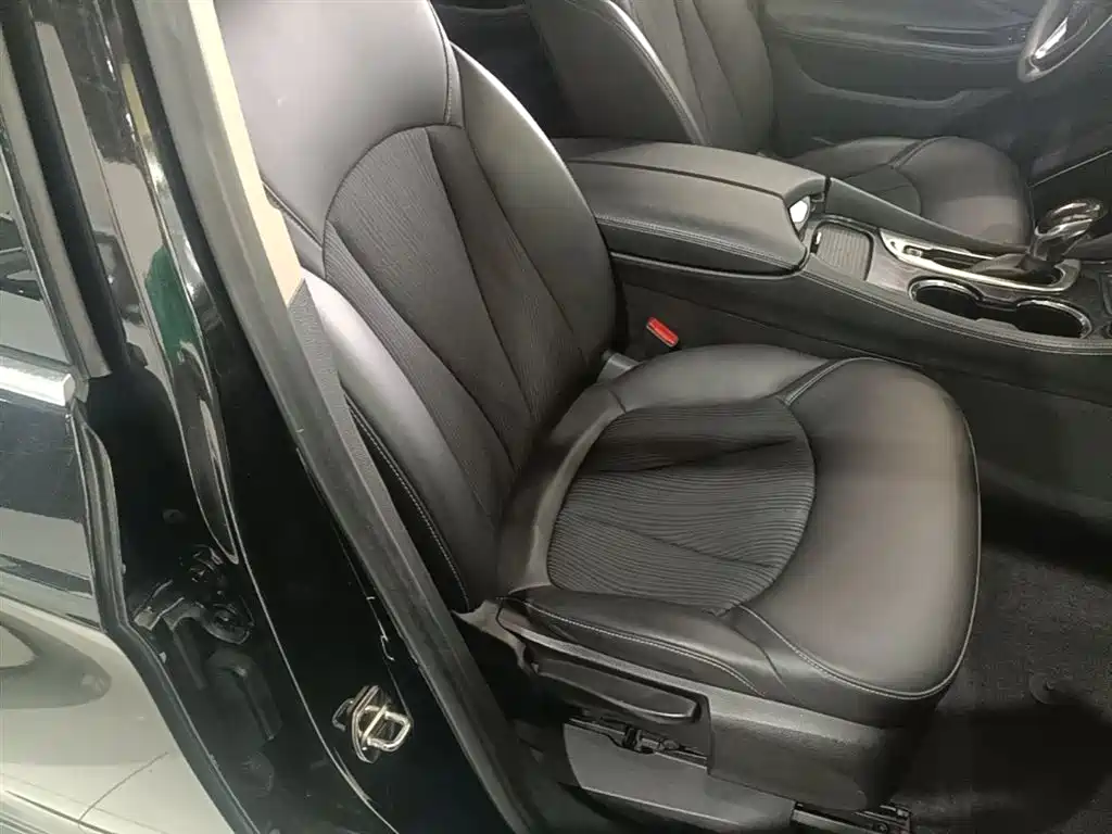 Buick Envision Plus 2017 20T FWD Premium фото 25