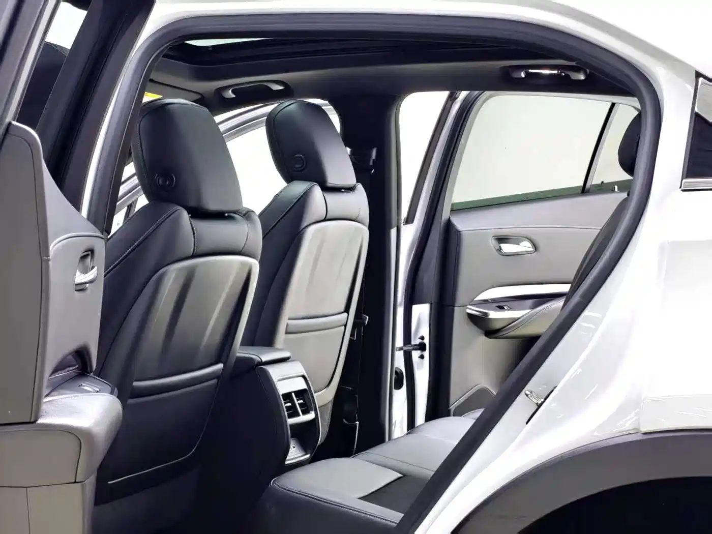 Cadillac XT4 2020 28T 2WD Technology фото 9