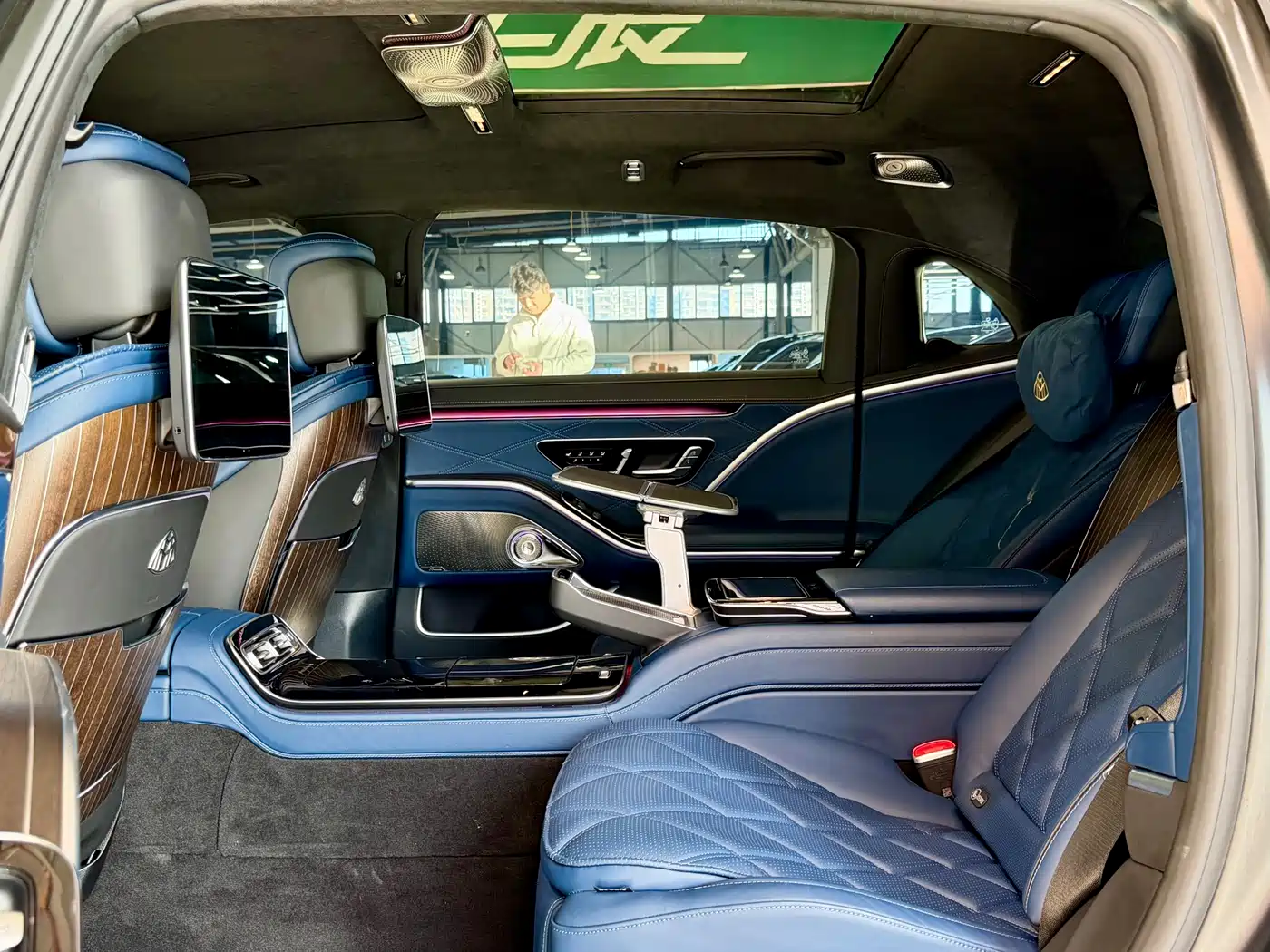 Mercedes-Benz Maybach S-Class 2022 S 680 4MATIC Craftsmanship Limited Launch Edition фото 28