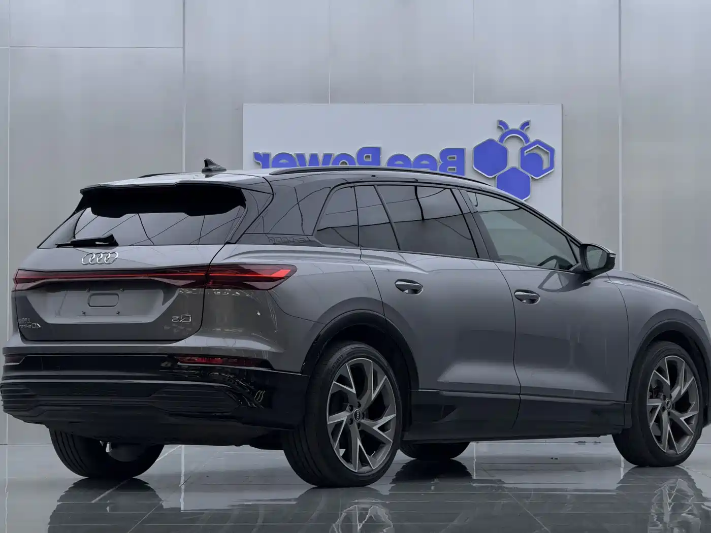 Audi Q5 e-tron 2022 40 e-tron Starlight Edition Mecha Suit Sun Chaser Version фото 6