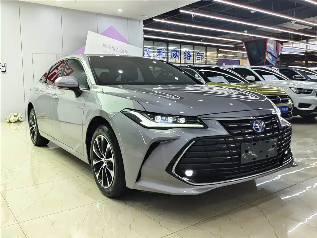 Toyota Avalon 2023 Hybrid 2.5L Luxury Edition фото 3