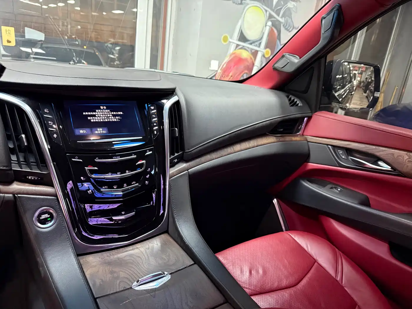 Cadillac Escalade 2017 6.2L ESV Platinum Extended фото 38