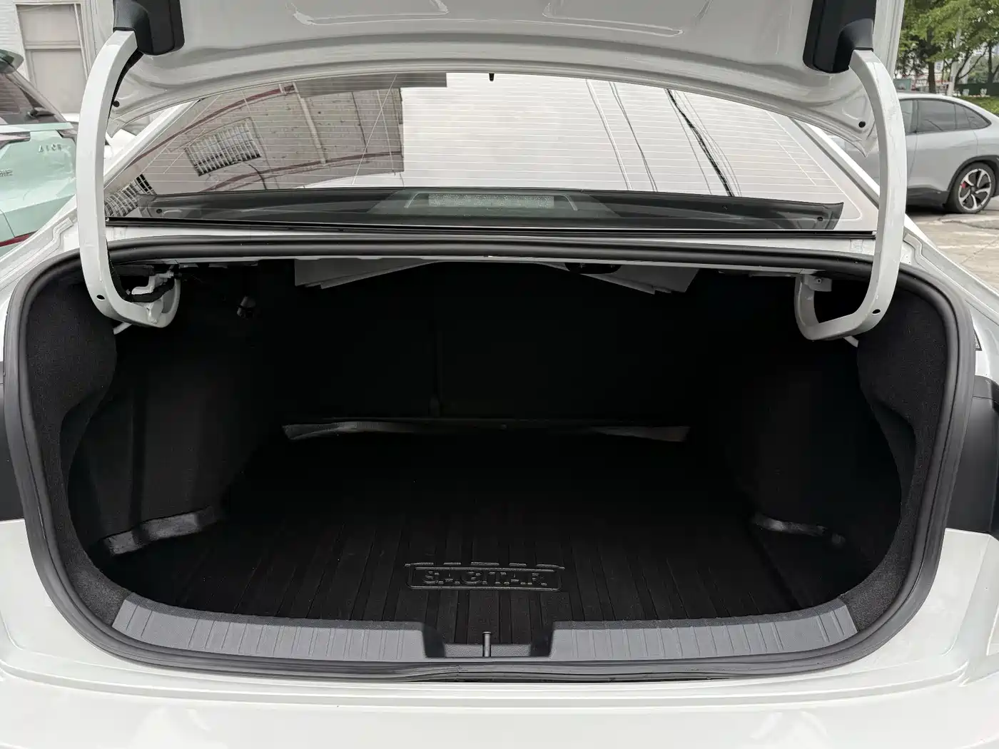 Volkswagen Sagitar 2023 300TSI DSG Excellence Edition фото 11