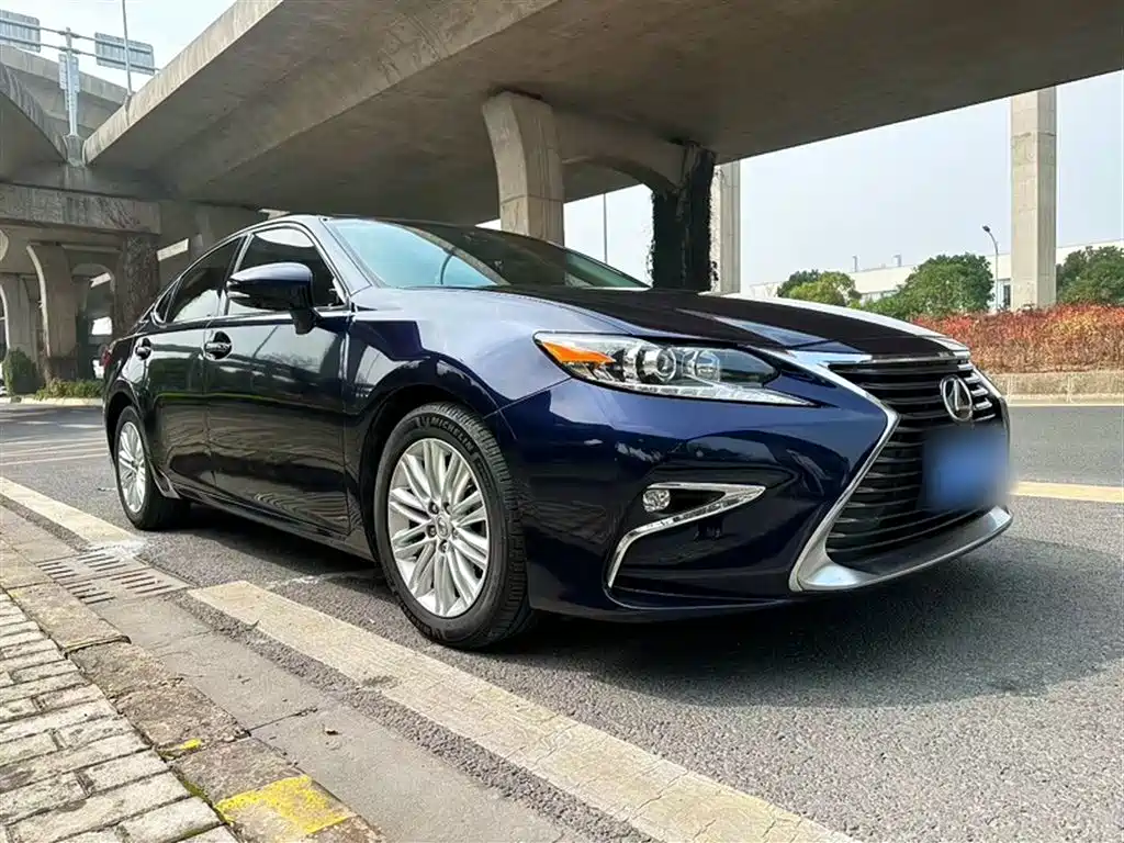 Lexus ES 2015 200 Elite Edition фото 24