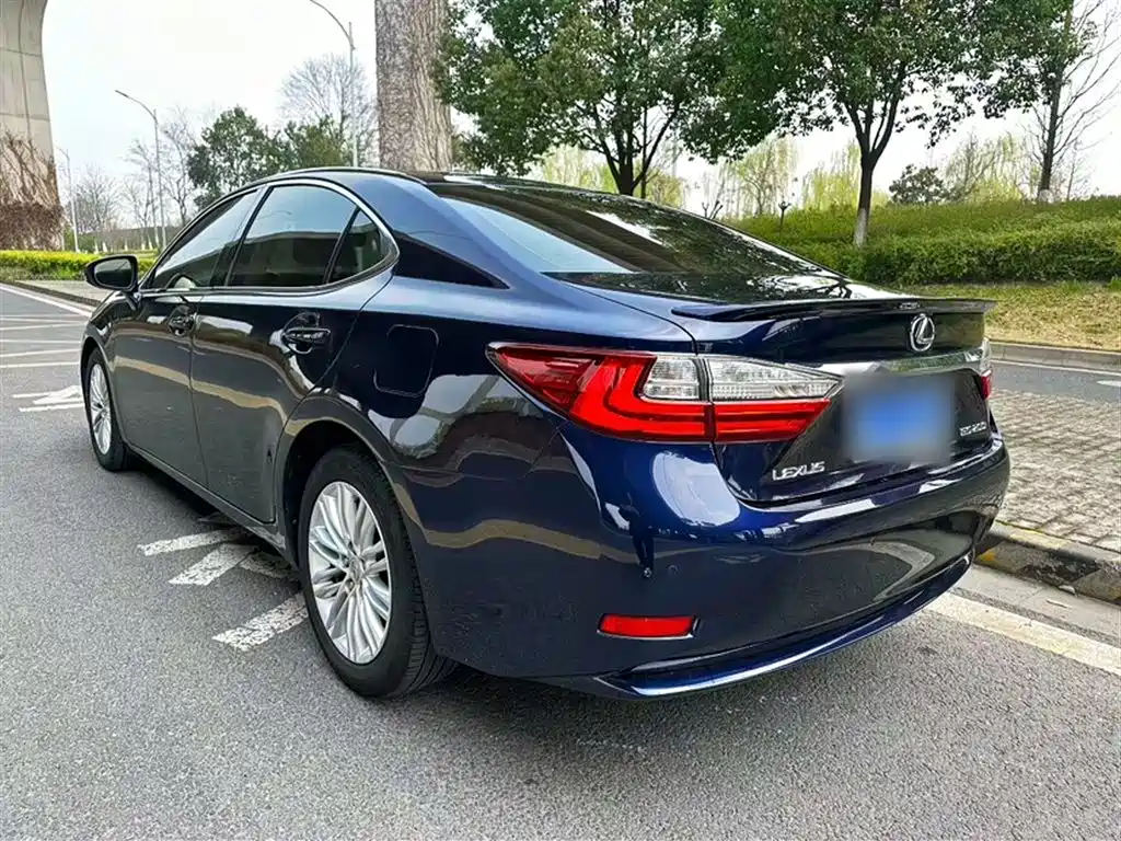 Lexus ES 2015 200 Elite Edition фото 23