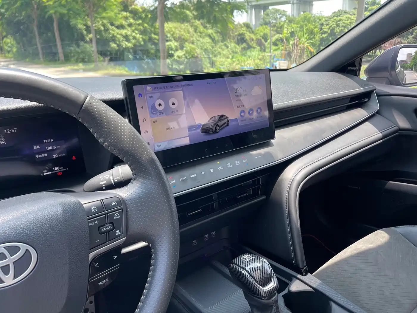 Toyota Camry 2025 Hybrid 2.0HXS Glory Edition фото 23