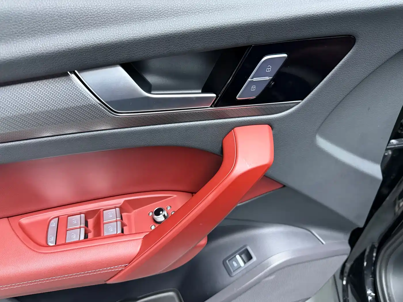 Audi Q5L 2024 Model 40 TFSI Luxury Dynamic фото 7