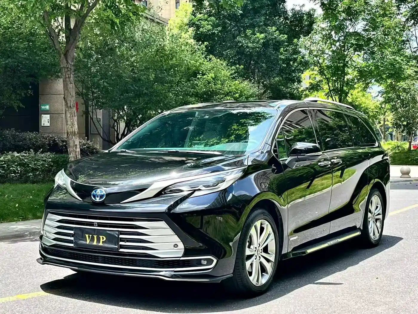 Toyota Sienna 2023 — пригон из Китая