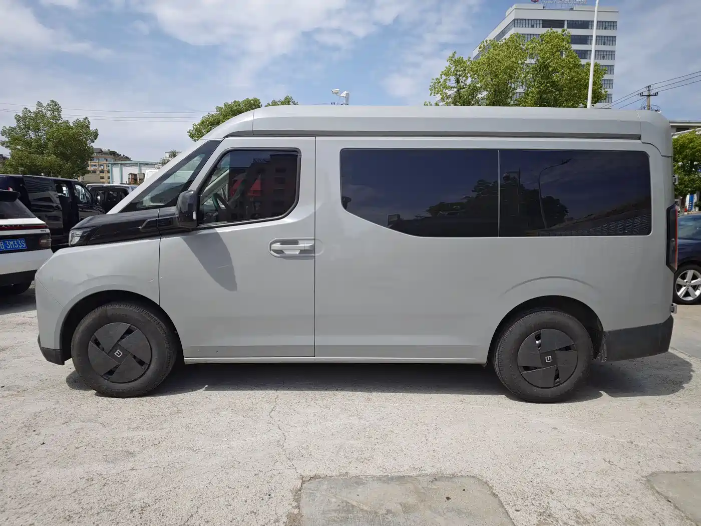 Yuan Cheng Farizon Super VAN 2025 2025 Smart Wealth Edition Short Wheelbase Medium Roof 68kWh Smart Core