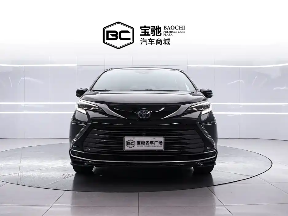 Toyota Sienna 2023 2.5L Hybrid Ultimate Edition фото 2