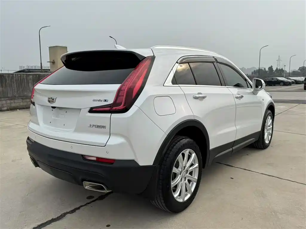 CADILLAC XT4