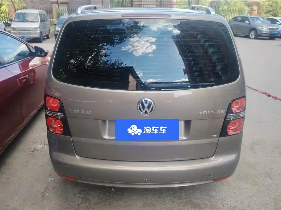 Volkswagen Touran 2015 1.4T DSG Comfort Edition 5-seater фото 4