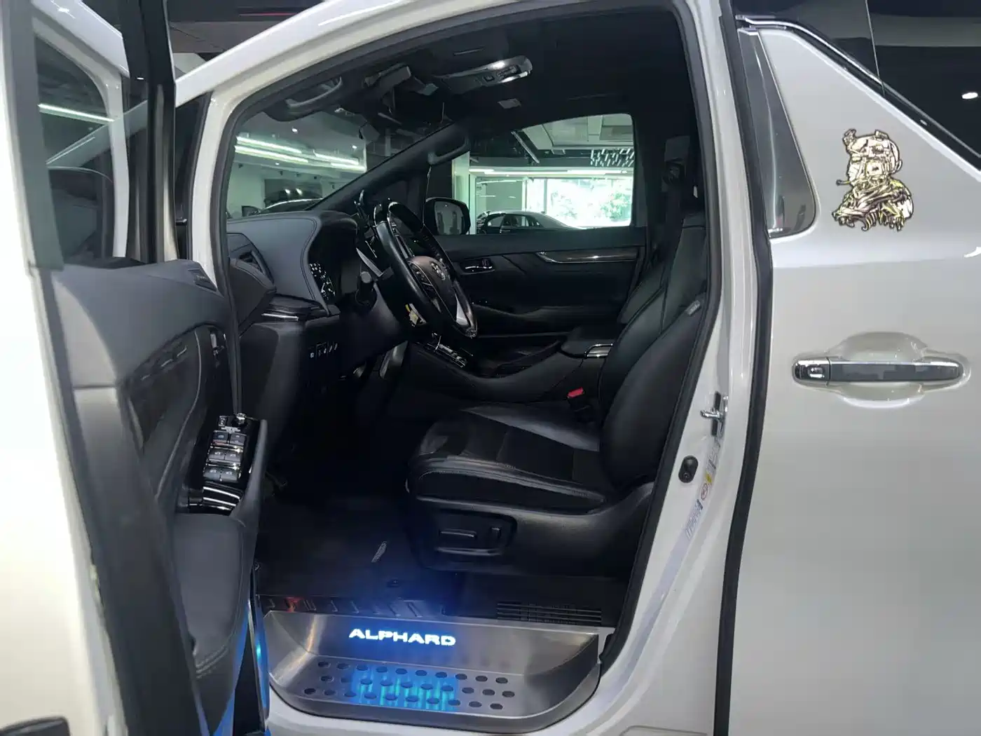 Toyota Alphard 2019 Hybrid 2.5L Premium Edition фото 6