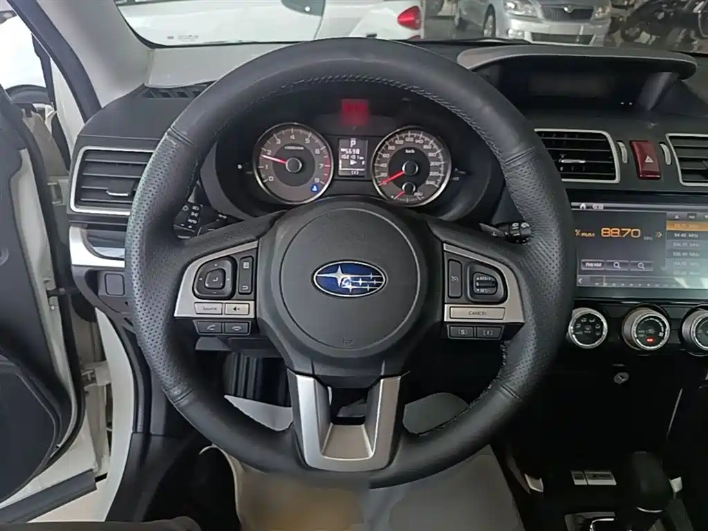 Subaru Forester 2016 2.0i Fashion Navigation Edition фото 11
