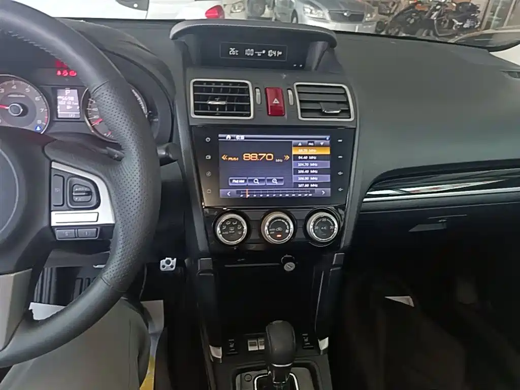 Subaru Forester 2016 2.0i Fashion Navigation Edition фото 13