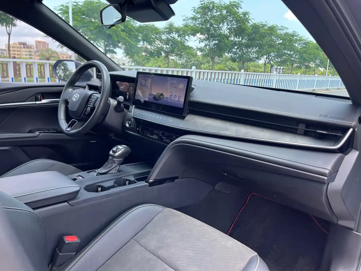 Toyota Camry 2025 Hybrid 2.0HXS Glory Edition фото 7