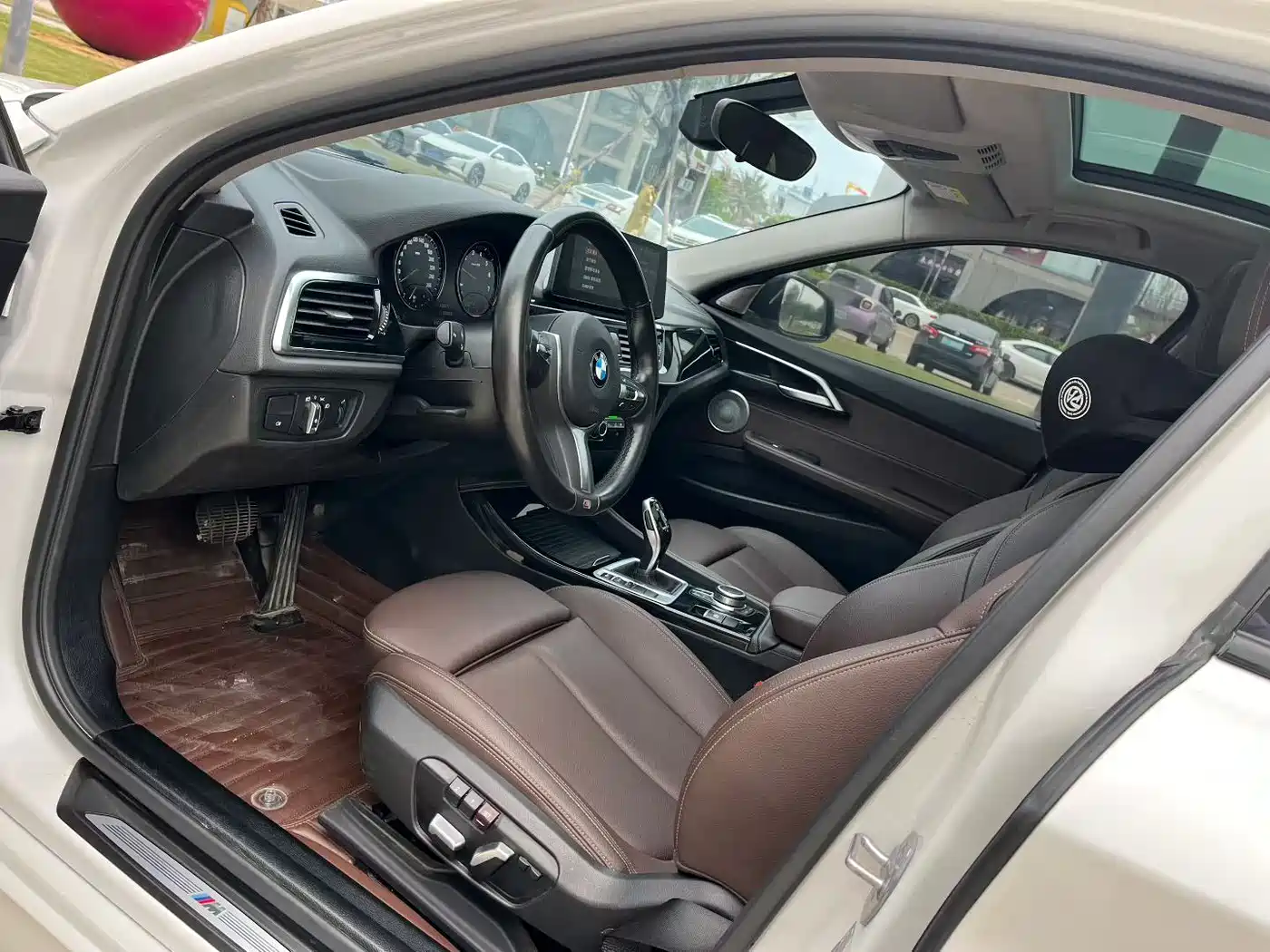 BMW 1 Series 2022 120i M Sport Shadow Edition фото 7