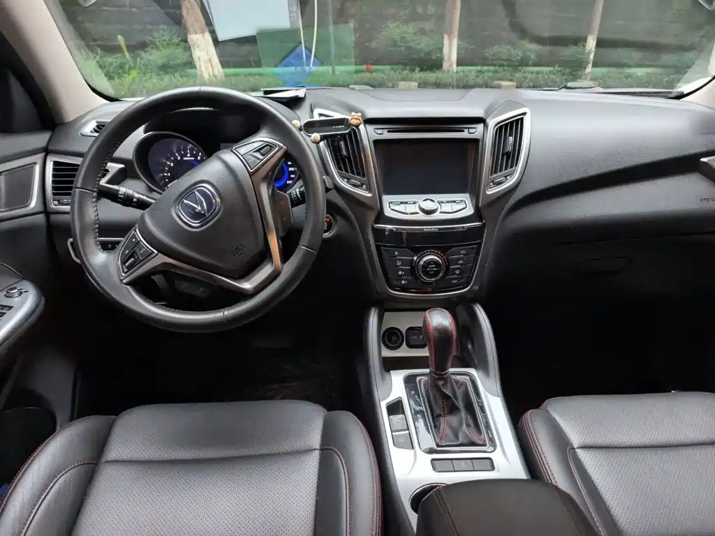 Photo 5 - Changan CS75
