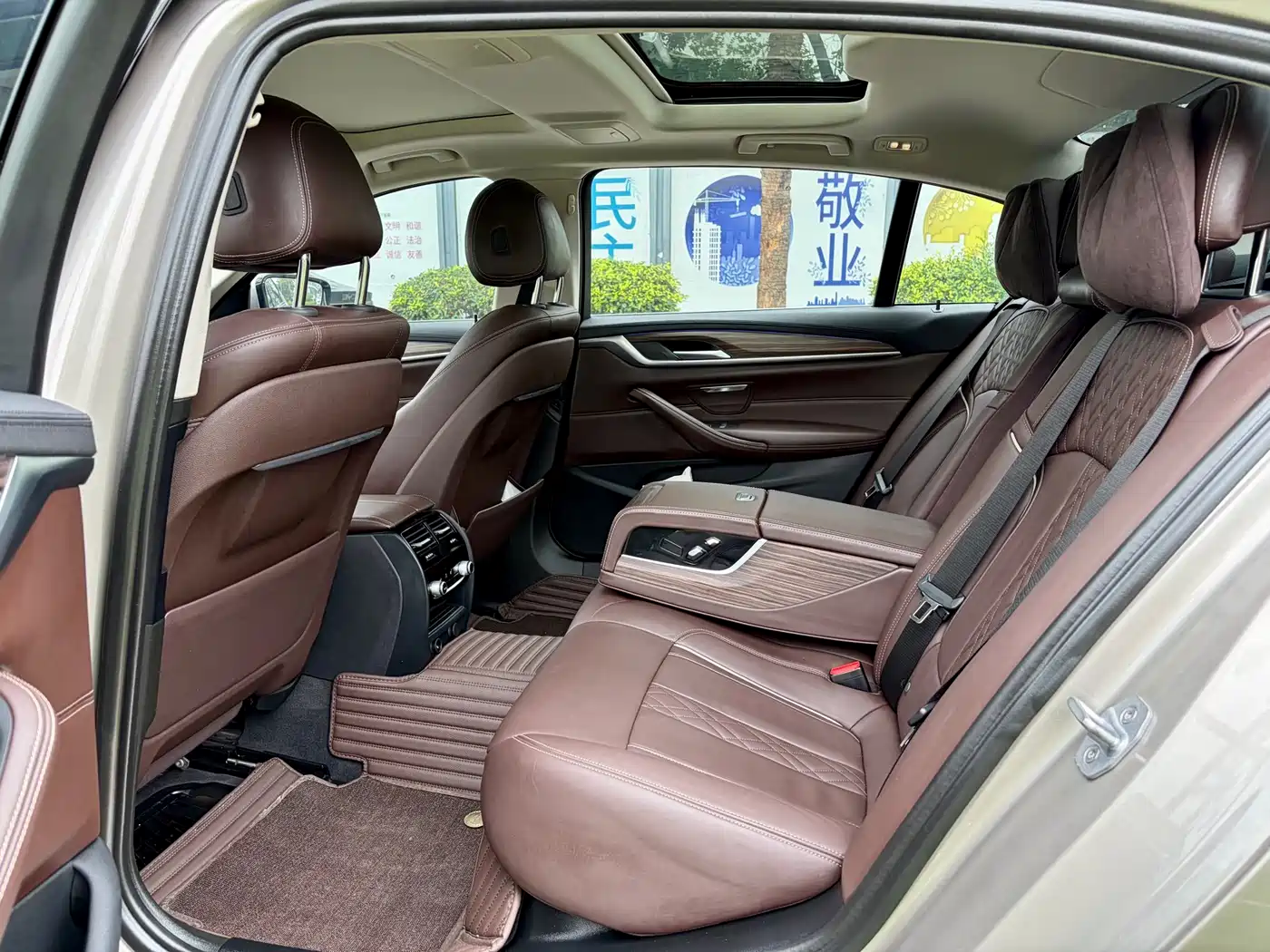 BMW 5 Series New Energy 2019 530Le Luxury Package фото 11