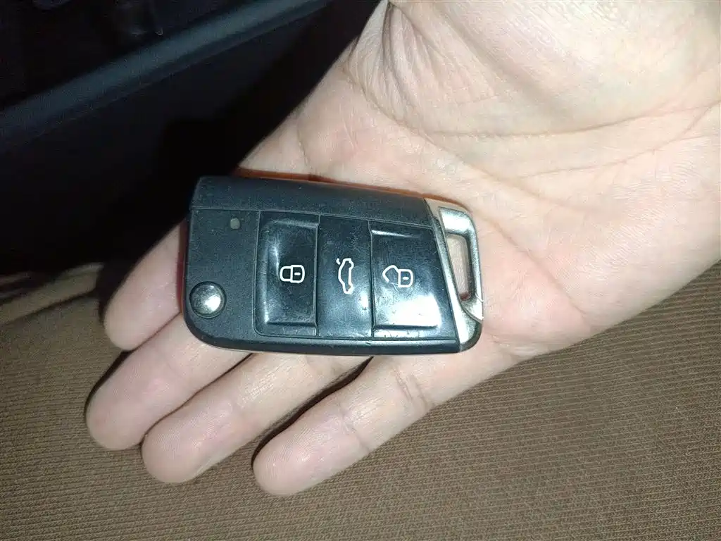 VOLKSWAGEN BORA