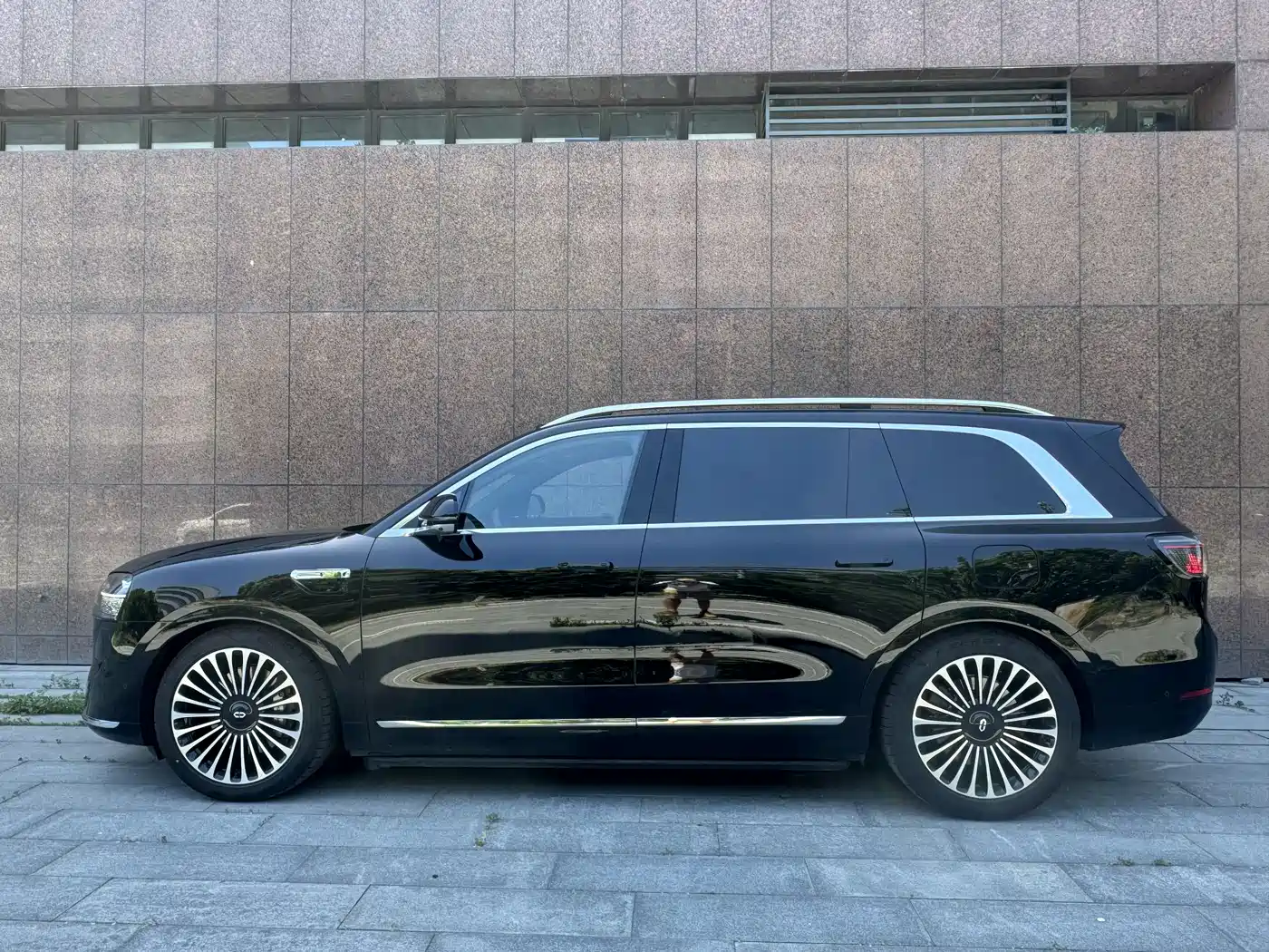 AITO Wenjie AITO M9 2025 Extended Range Ultra 52kWh 6-Seater фото 3