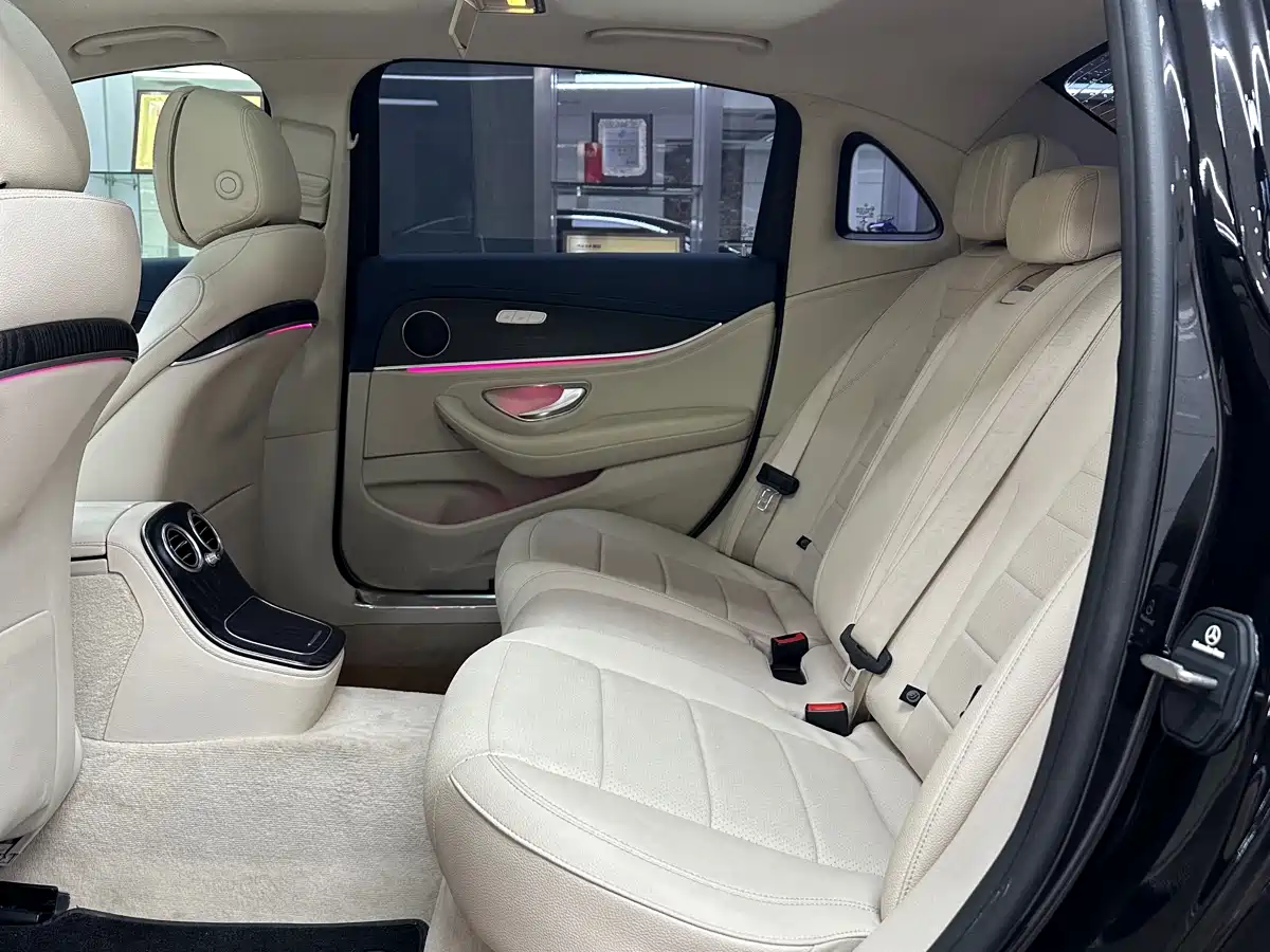 Mercedes-Benz E-Class 2022 E 300 L Sport Fashion фото 7