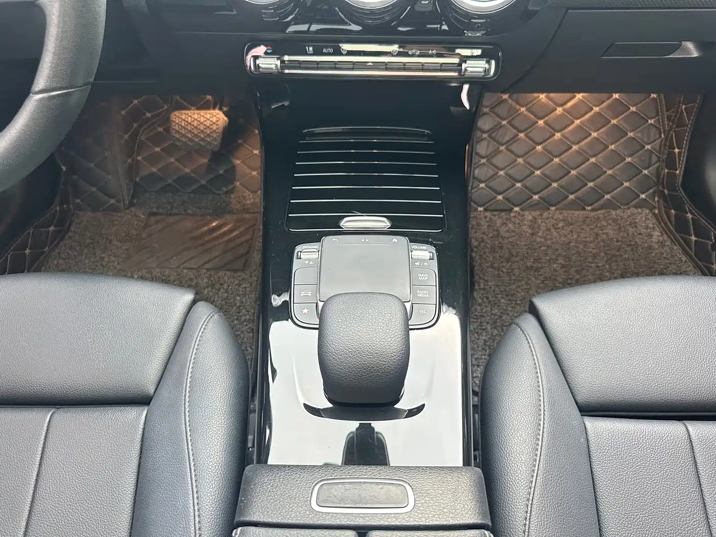 Mercedes-Benz A-Class 2022 A 180 L фото 16