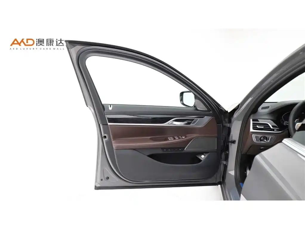 BMW 7 Series 2019 740Li Exclusive M Sport Package фото 10