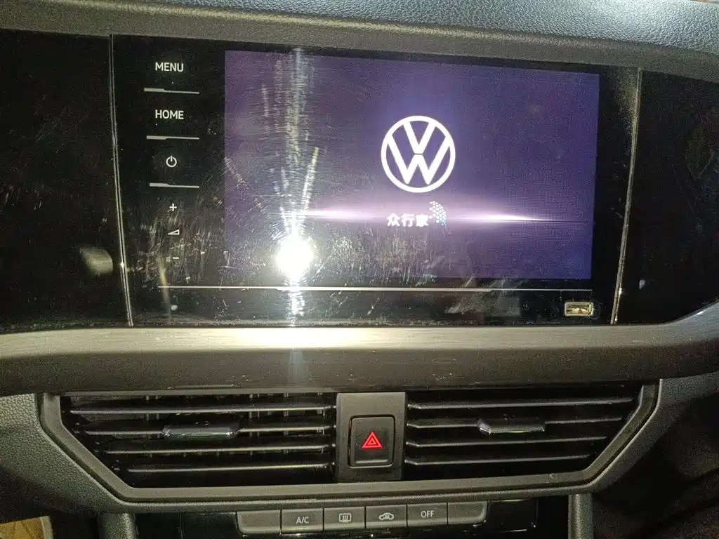 VOLKSWAGEN BORA