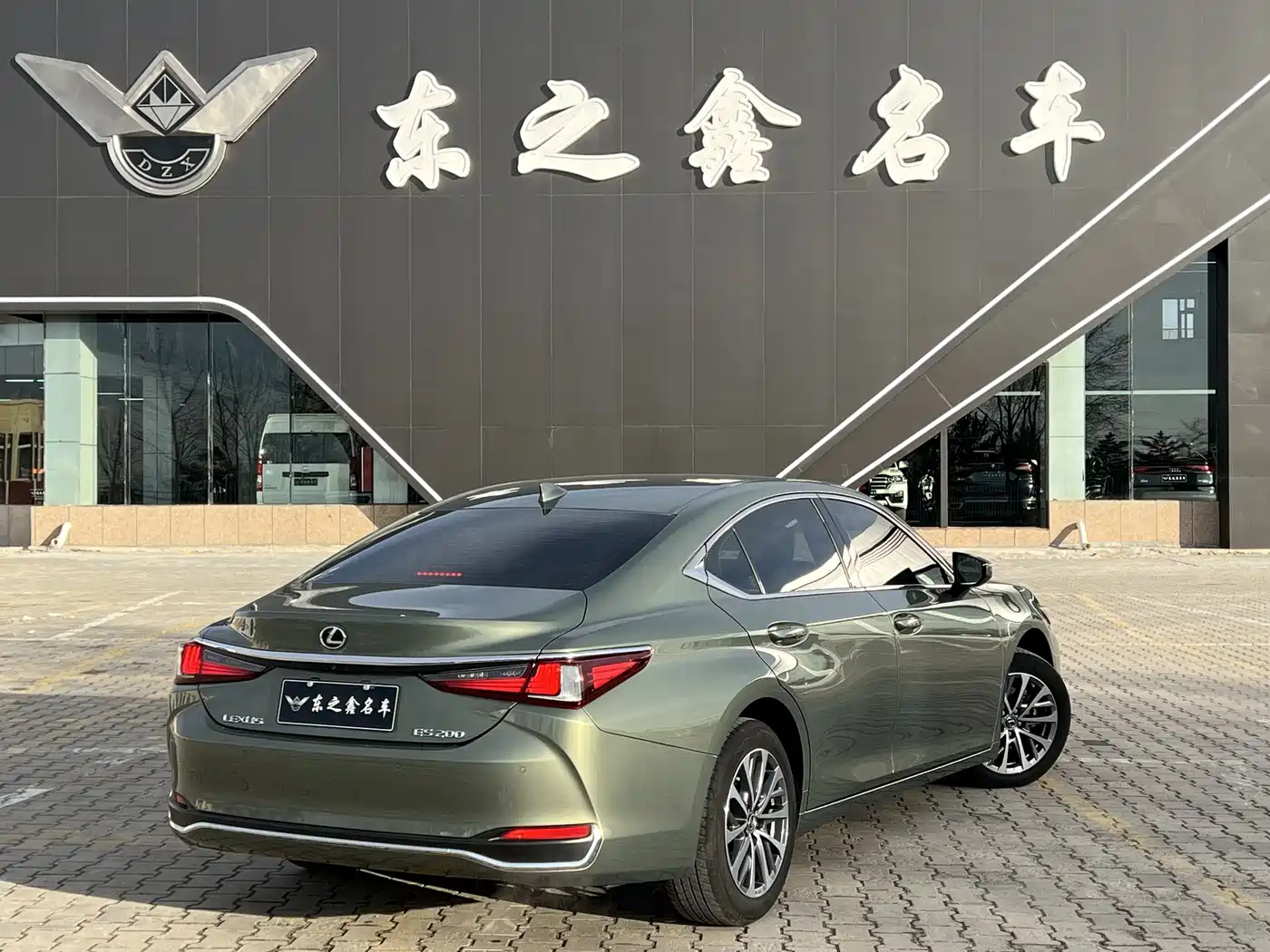 Lexus ES 2022 200 Excellence Edition фото 3
