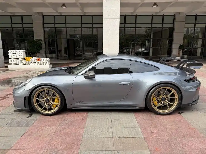 PORSCHE 911