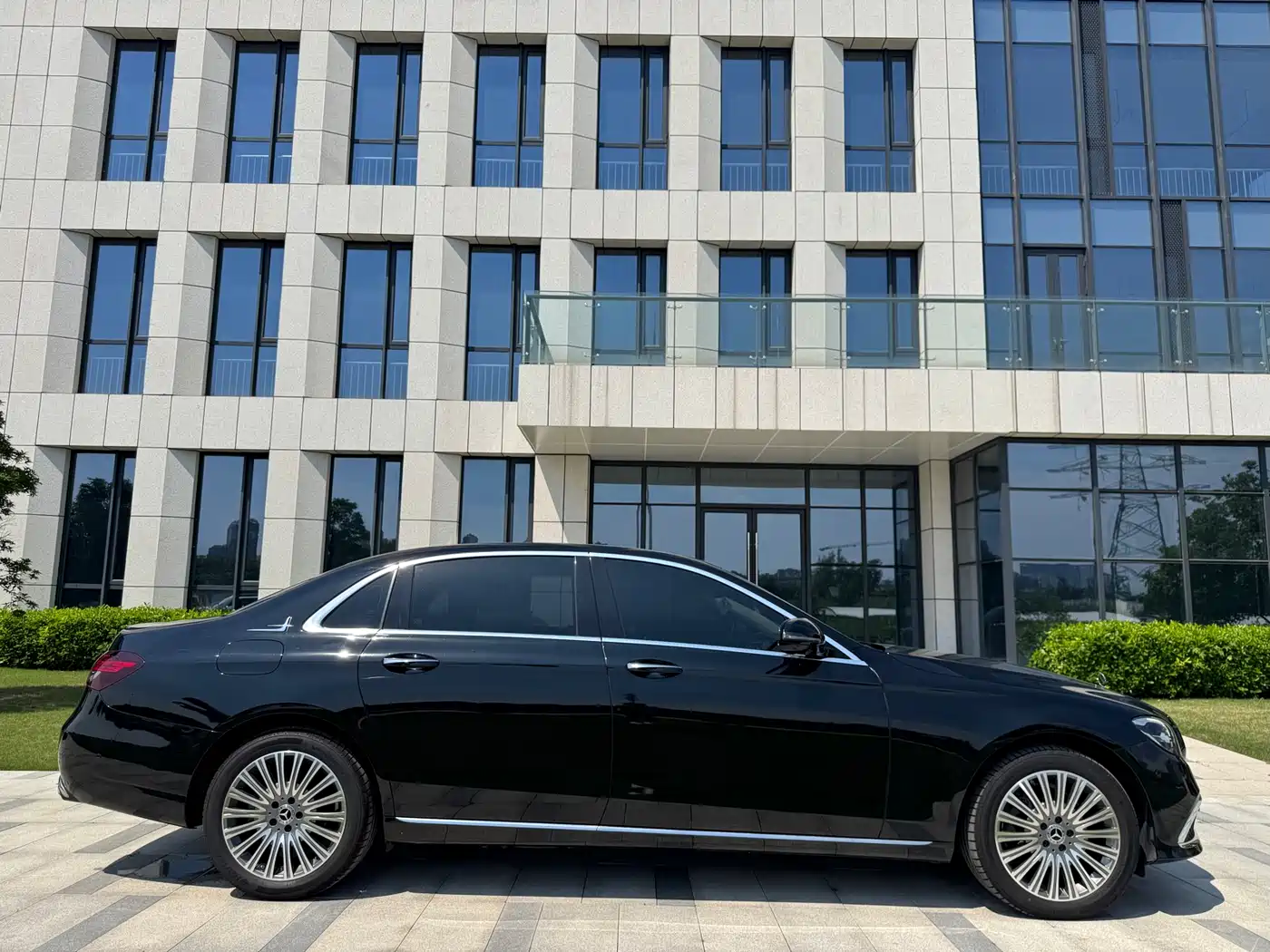 Mercedes-Benz E-Class 2021 E 300 L Fashion фото 3