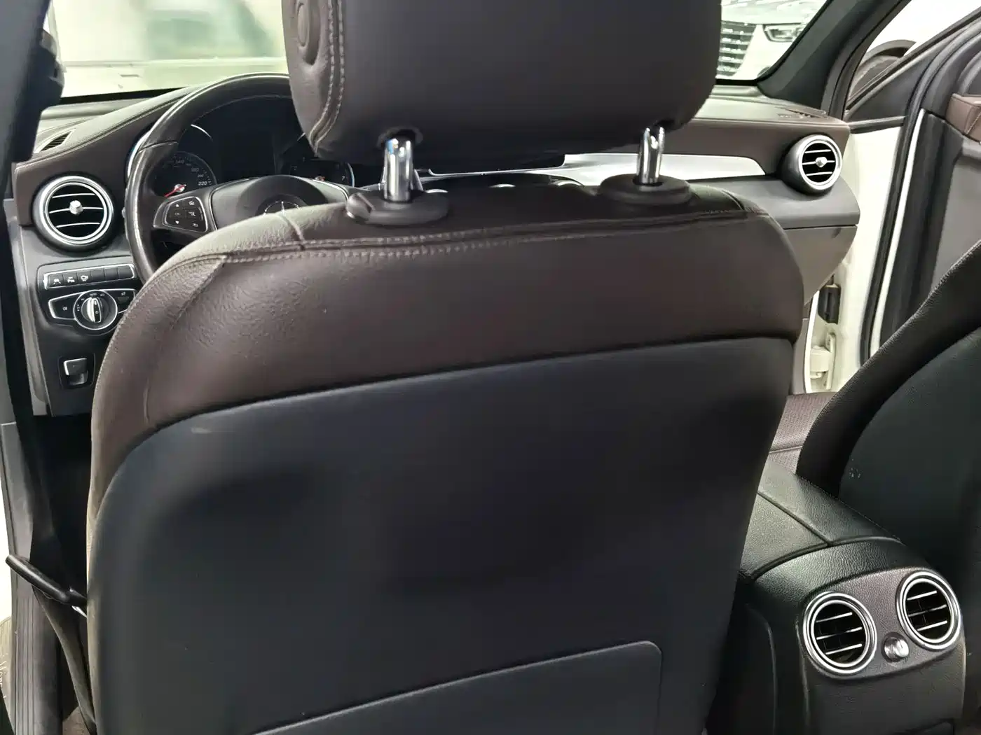Mercedes-Benz GLC 2017 GLC 260 4MATIC Luxury фото 16