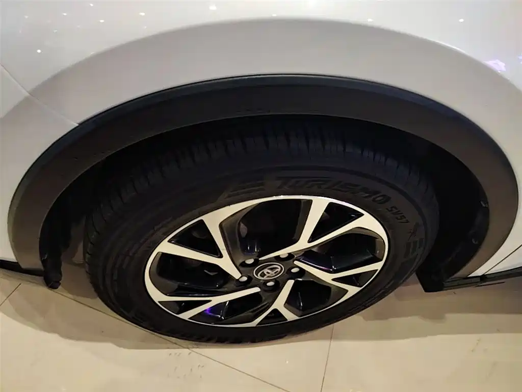 Toyota C-HR 2018 Model 2.0L Luxury Sunroof Version China V фото 23